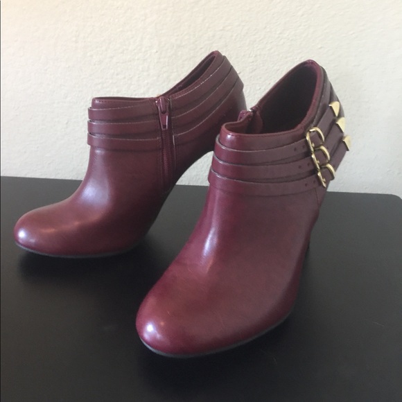 Perfect Maroon Booties - Picture 1 of 4